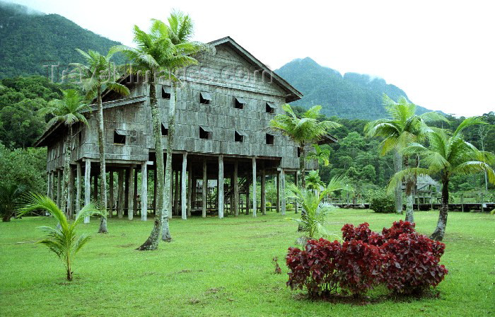 mal17: Malaysia - Sarawak (Borneo): house on stilts (photo by Rod Eime) - (c) Travel-Images.com - Stock Photography agency - Image Bank