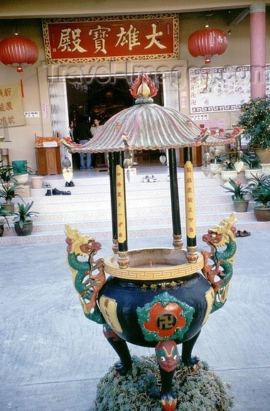 mal37: Malaysia - Malacca: Chinese temple  (photo by J.Kaman) - (c) Travel-Images.com - Stock Photography agency - Image Bank