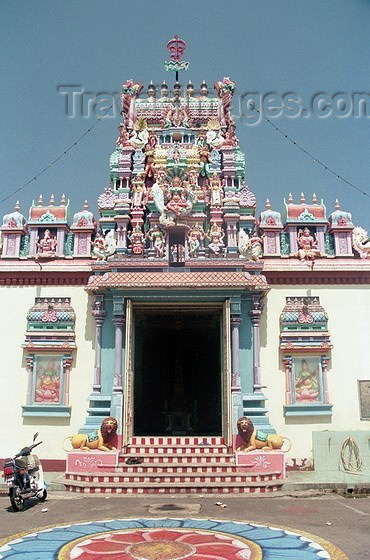 mal38: Malaysia - George Town - Penang / Pinang / Prince of Wales island / PEN: Sri Mariamman Hindu temple (photo by J.Kaman) - (c) Travel-Images.com - Stock Photography agency - Image Bank