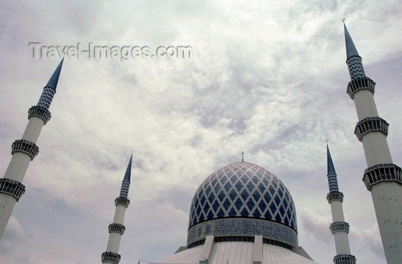 mal42: Malaysia - Shah Alam, Selangor: Sultan Salahudin Abdul Aziz Mosque - the minarets and the dome - Islamic architecture - photo by J.Kaman - (c) Travel-Images.com - Stock Photography agency - Image Bank