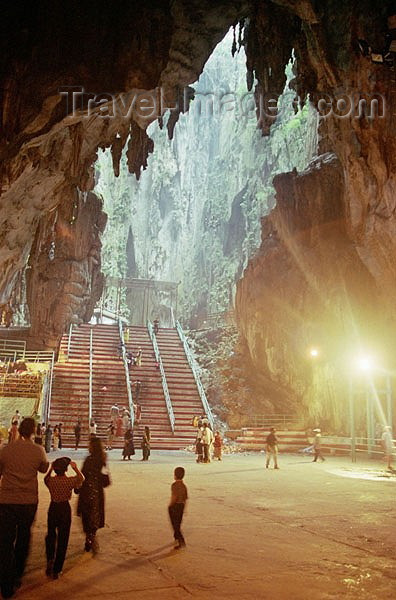 mal46: Malaysia - Batu caves (Selangor): grand entrance - Gua Lambong - photo by J.Kaman - (c) Travel-Images.com - Stock Photography agency - Image Bank