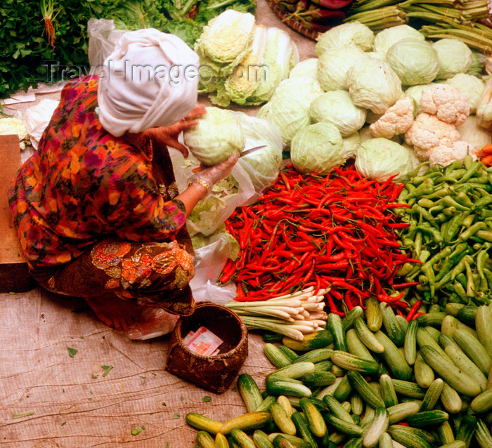 mal461: Central market - cabages, peppers and cocumbers, Kota Baru, Kelantan, Malaysia. photo by B.Lendrum - (c) Travel-Images.com - Stock Photography agency - Image Bank