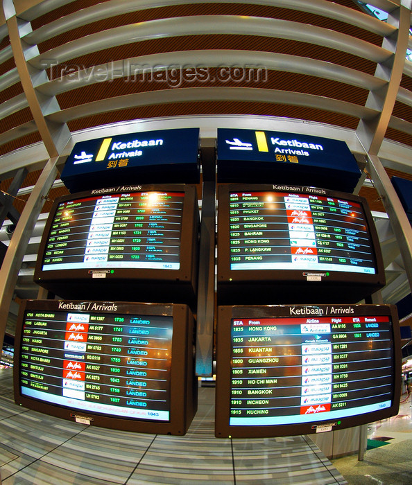 mal470: Kuala Lumpur International airport - screens, Sepang district, Selangor, Malaysia - photo by B.Lendrum - (c) Travel-Images.com - Stock Photography agency - Image Bank