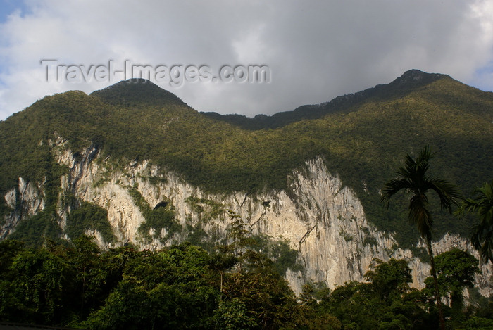 mal542: Gunung Mulu National Park, Sarawak, Borneo, Malaysia: limestone face of Mount Benarat - Gunung Benarat - photo by A.Ferrari - (c) Travel-Images.com - Stock Photography agency - Image Bank