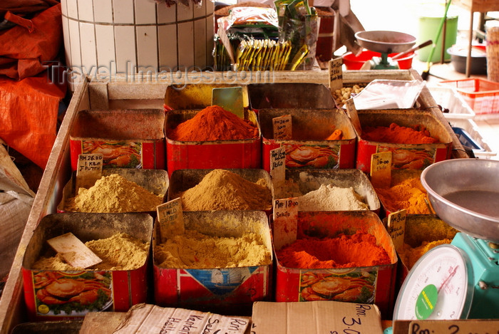 mal546: Serian, Samarahan Division, Sarawak, Borneo, Malaysia: spices - market scene - photo by A.Ferrari - (c) Travel-Images.com - Stock Photography agency - Image Bank