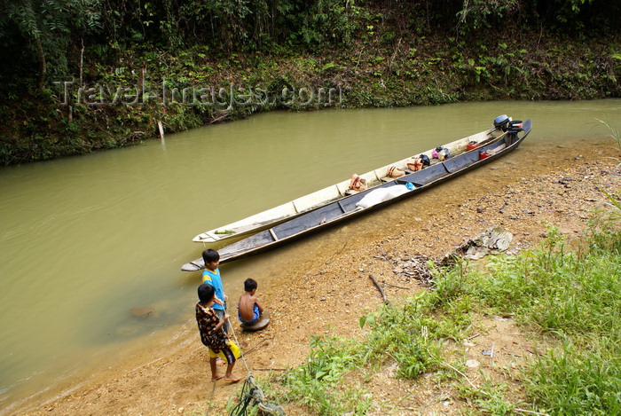 mal553: Skandis, Lubok Antu District, Sarawak, Borneo, Malaysia: long boat, outside the Iban longhouse - Kesit River - photo by A.Ferrari - (c) Travel-Images.com - Stock Photography agency - Image Bank