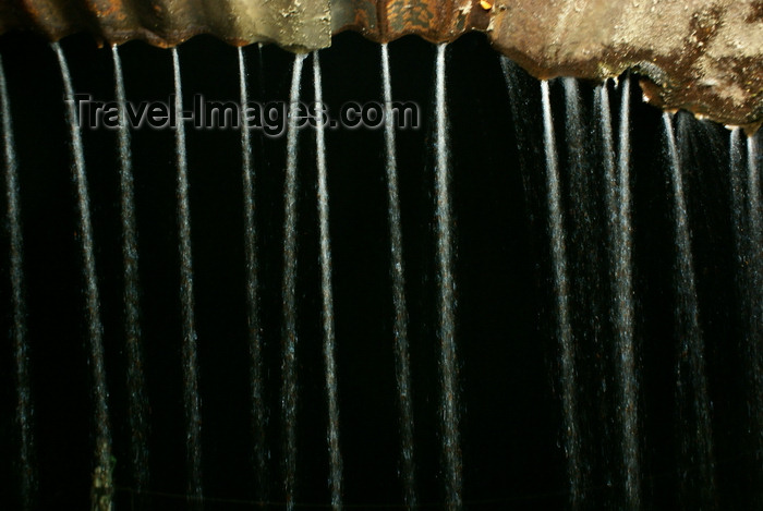 mal560: Skandis, Lubok Antu District, Sarawak, Borneo, Malaysia: rain falling from the roof of the Iban longhouse - photo by A.Ferrari - (c) Travel-Images.com - Stock Photography agency - Image Bank