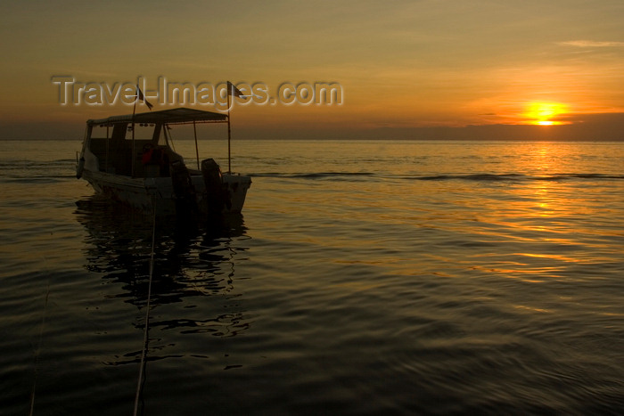 mal596: Pulau Mabul, Sabah, Borneo, Malaysia: diveboat moored up at sunset - photo by S.Egeberg - (c) Travel-Images.com - Stock Photography agency - Image Bank