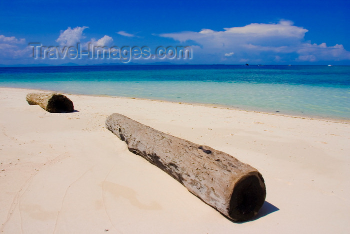 mal607: Sipadan Island, Sabah, Borneo, Malaysia: old wooden logs on the beach in Sipadan - photo by S.Egeberg - (c) Travel-Images.com - Stock Photography agency - Image Bank