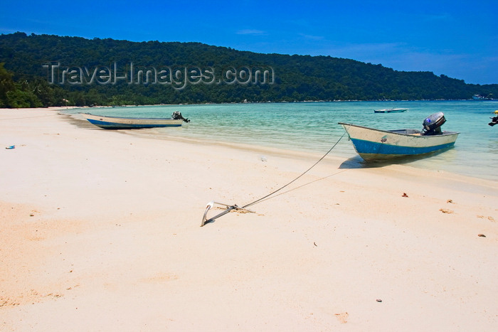 mal615: Perhentian Island, Terengganu, Malaysia: Flora Bay - two boats moored on white sandy beach - photo by S.Egeberg - (c) Travel-Images.com - Stock Photography agency - Image Bank