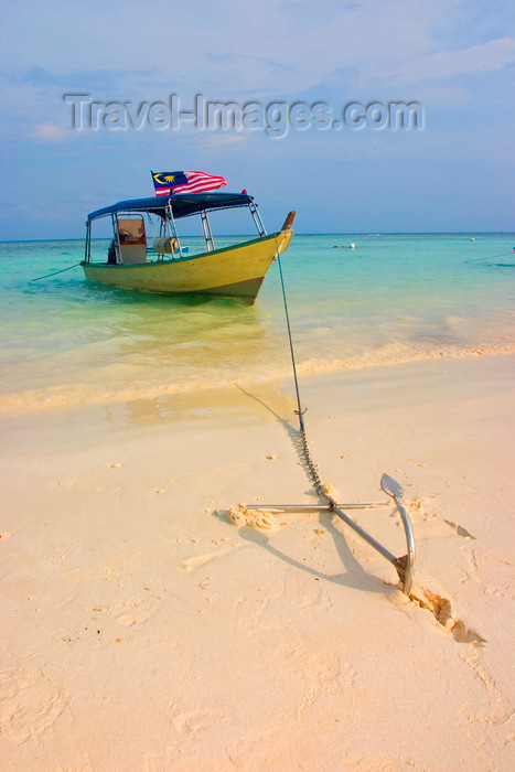 mal619: Perhentian Island, Terengganu, Malaysia: Flora Bay - yellow dive boat moored with an anchor on the beach - Malaysian flag - photo by S.Egeberg - (c) Travel-Images.com - Stock Photography agency - Image Bank