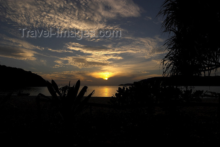 mal65: Malaysia - Pulau Perhentian / Perhentian Island: sunset (photo by Jez Tryner) - (c) Travel-Images.com - Stock Photography agency - Image Bank