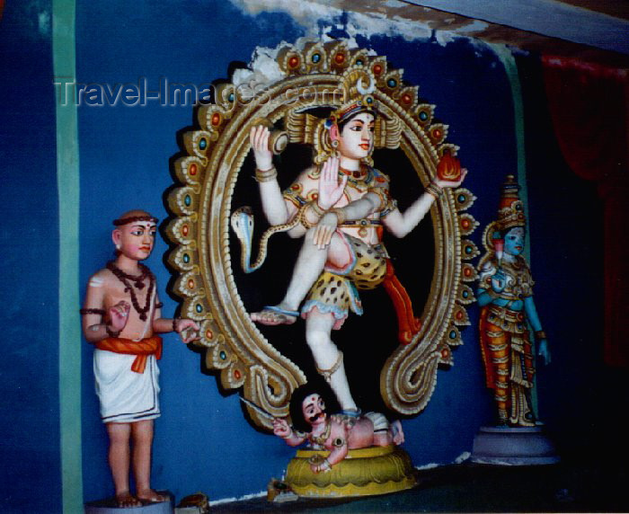 mal7: Malaysia - Johor Bahru: Hindu Temple - Shiva Nataraja - dancing Shiva (photo by M.Torres) - (c) Travel-Images.com - Stock Photography agency - Image Bank