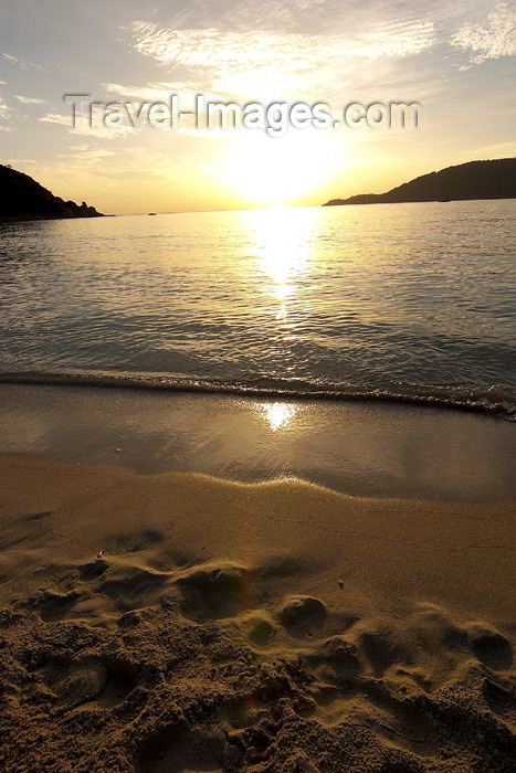 mal70: Malaysia - Pulau Perhentian / Perhentian Island: deserted beach - Pulau Redang National Marine Park - photo by Jez Tryner - (c) Travel-Images.com - Stock Photography agency - Image Bank