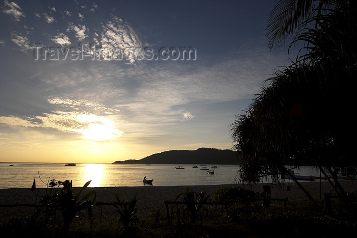 mal73: Malaysia - Pulau Perhentian / Perhentian Island: sunset II (photo by Jez Tryner) - (c) Travel-Images.com - Stock Photography agency - Image Bank