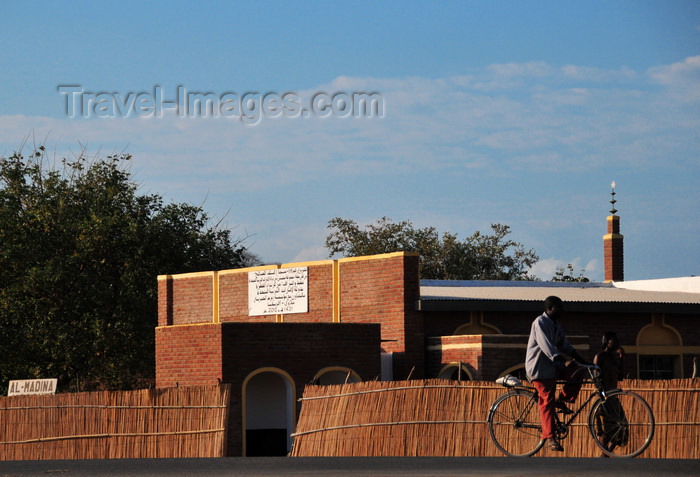 malawi107: Nkopola, Malawi: Al-Madina mosque - main road on the west bank of lake Malombe - Al Madinah Masjid - photo by M.Torres - (c) Travel-Images.com - Stock Photography agency - Image Bank