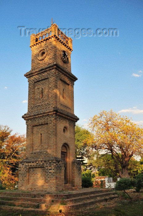 malawi109: Mangochi, Malawi: Queen Victoria Memorial Tower, built in 1901 is the town's main landmark - the tower was later dedicated to the victims of the 1946 sinking of the MV Vipya - photo by M.Torres - (c) Travel-Images.com - Stock Photography agency - Image Bank