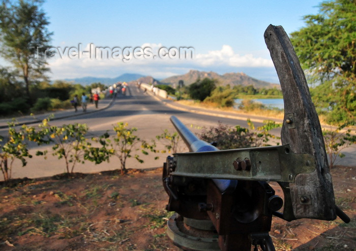 malawi112: Mangochi, Malawi: Hotchkiss gun from British Nyasaland Guendolen gun boat, famous for the 1994 attack on the German vessel Hermann von Wissmann - Bakili Muluzi bridge - photo by M.Torres - (c) Travel-Images.com - Stock Photography agency - Image Bank