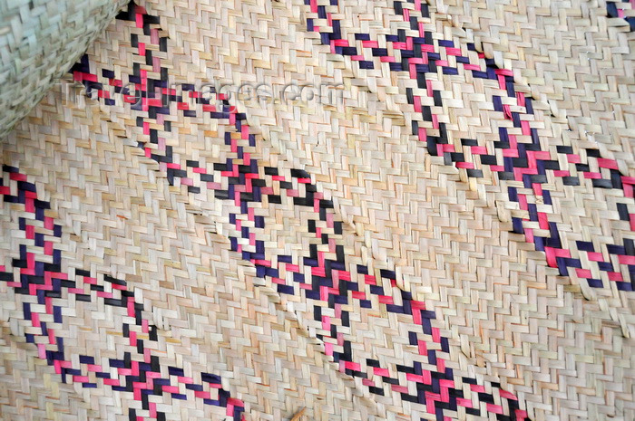 malawi119: Lake Malombe, Malawi: traditional woven mat - Malawian artisanal handicraft - photo by M.Torres - (c) Travel-Images.com - Stock Photography agency - Image Bank