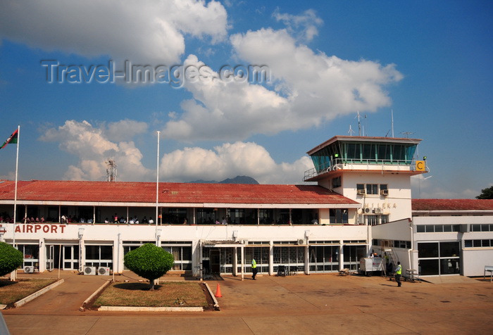 malawi124: Blantyre, Malawi: Chileka International Airport (IATA BLZ, ICAO FWCL), passenger terminal and control tower - photo by M.Torres - (c) Travel-Images.com - Stock Photography agency - Image Bank