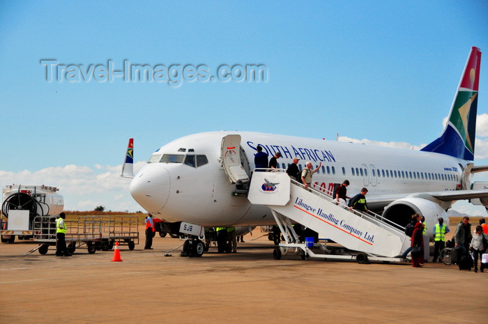 malawi25: Blantyre, Malawi: South African Airways Boeing 737-8S3(WL) - ZS-SJB cn 29249 - Johannesburg passengers disembark at Chileka International Airport - Lilongwe Handling Co. stairs - photo by M.Torres - (c) Travel-Images.com - Stock Photography agency - Image Bank