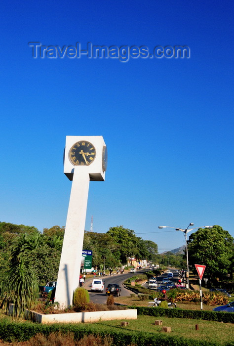 malawi35: Blantyre, Malawi: clock round about - view of Masauk Chipembere Highway - photo by M.Torres - (c) Travel-Images.com - Stock Photography agency - Image Bank