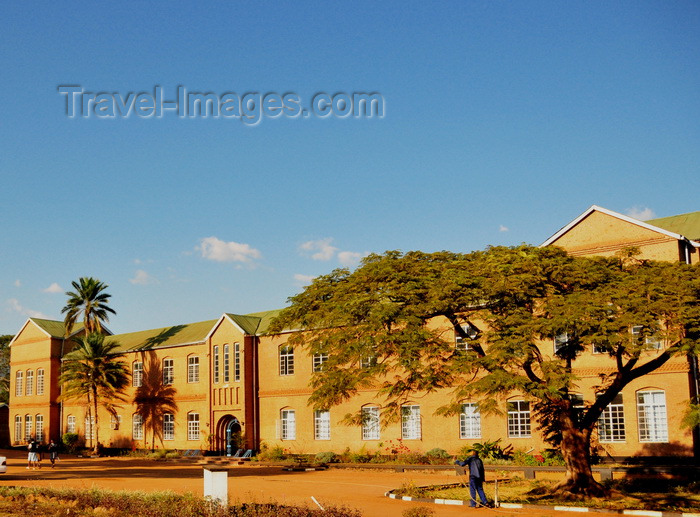 malawi36: Blantyre, Malawi: Henry Henderson Institute - HHI - school off Chileka Road - photo by M.Torres - (c) Travel-Images.com - Stock Photography agency - Image Bank