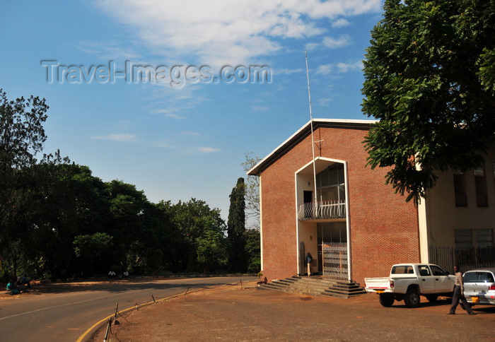 malawi65: Zomba, Malawi: 'new' wing of the Parliament, built in the 1960s adjacent to the Old Parliament House - photo by M.Torres - (c) Travel-Images.com - Stock Photography agency - Image Bank