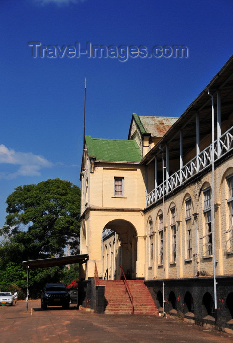 malawi67: Zomba, Malawi: Old Parliament / State House building and SUV - British colonial architecture - photo by M.Torres - (c) Travel-Images.com - Stock Photography agency - Image Bank