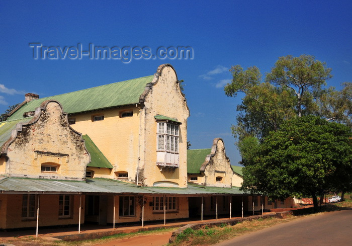 malawi69: Zomba, Malawi: MBC - Malawi Broadcasting Corporation, Zomba Studio - facade of an old and dilapidated public building, former National Statistics Office - photo by M.Torres - (c) Travel-Images.com - Stock Photography agency - Image Bank