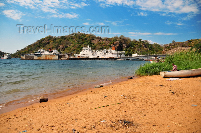 malawi79: Monkey Bay / Lusumbwe, Malawi: beach, trawler in dry dock and MV Mtendere, the ferry to Chilumba, Makanjia, Meponda, Senga Bay - Lake Malawi, Nankumba Peninsula - photo by M.Torres - (c) Travel-Images.com - Stock Photography agency - Image Bank