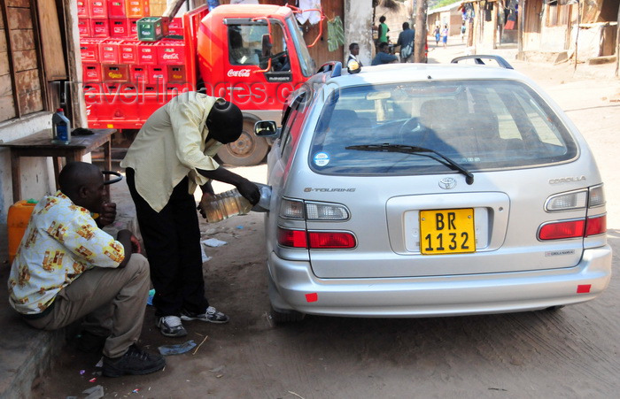 malawi84: Cape Maclear / Chembe, Malawi: fueling a car with a bottle of black market gasoline, the only kind available - Coca-Cola truck in the background - Toyota Corolla - photo by M.Torres - (c) Travel-Images.com - Stock Photography agency - Image Bank