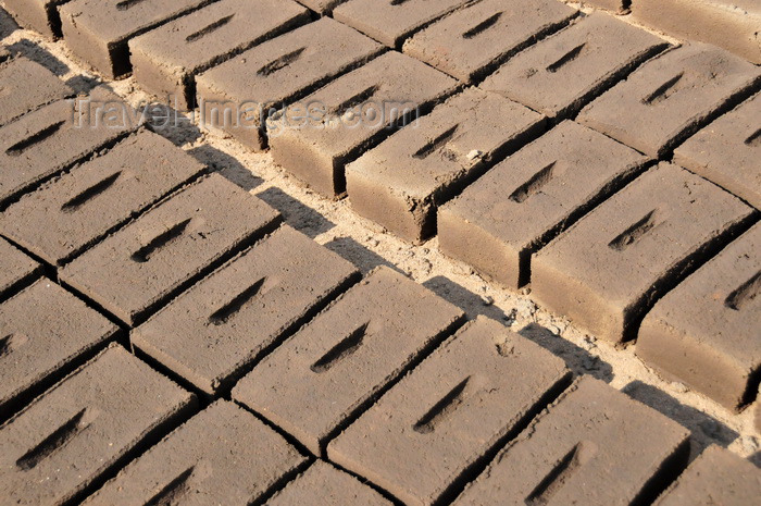 malawi90: Cape Maclear / Chembe, Malawi: freshly molded mud bricks lie baking under the hot Malawian sun - photo by M.Torres - (c) Travel-Images.com - Stock Photography agency - Image Bank