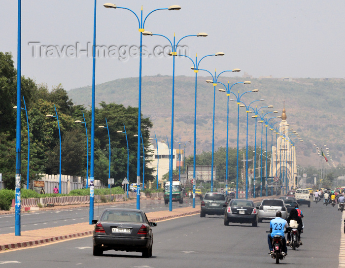 mali106: Bamako, Mali: view along Boulevard October 22, towards the Independence Monument - photo by M.Torres - (c) Travel-Images.com - Stock Photography agency - Image Bank