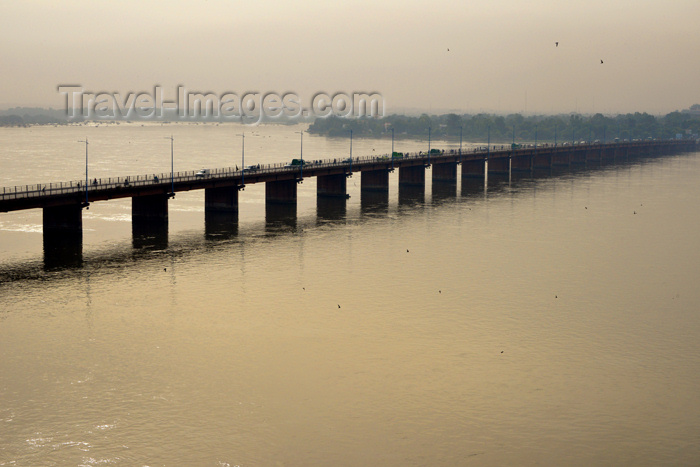 mali112: Bamako, Mali: Niger River, aka River Djoliba - Martyrs Bridge seen from the north bank - photo by M.Torres - (c) Travel-Images.com - Stock Photography agency - Image Bank