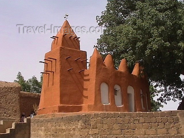 mali15: Mali - Segou / SZU: red mosque - photo by A.Slobodianik - (c) Travel-Images.com - Stock Photography agency - Image Bank