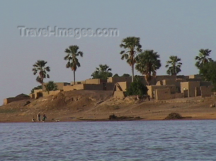 mali23: Mali - Bozo town: over the river Niger - photo by A.Slobodianik - (c) Travel-Images.com - Stock Photography agency - Image Bank