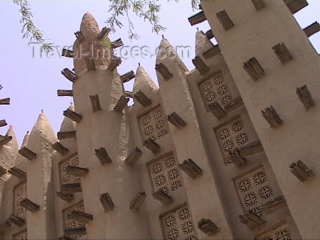 mali24: Mali - Bozo town - Mopti Region: mud mosque - photo by A.Slobodianik - (c) Travel-Images.com - Stock Photography agency - Image Bank