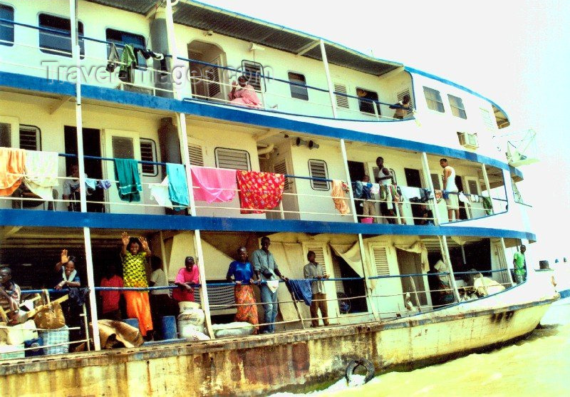 mali29: Mali - Niger river: village life on board the Bamako to Timbuktu / Tombouctou boat - photo by N.Cabana - (c) Travel-Images.com - Stock Photography agency - Image Bank