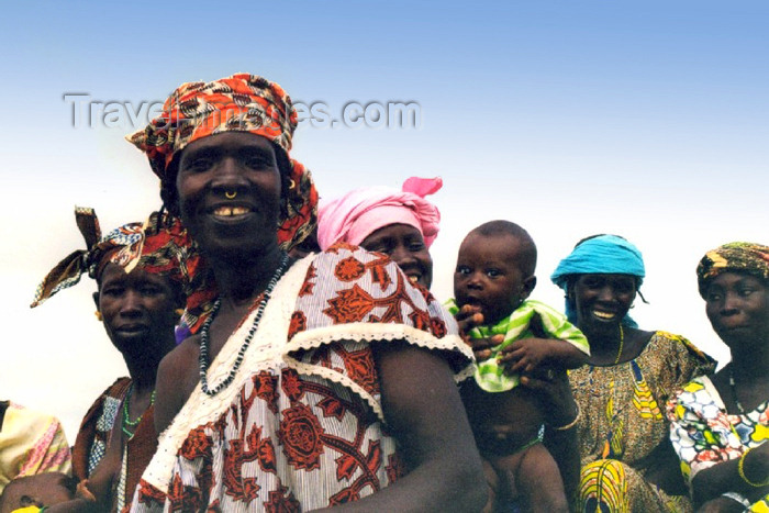 mali40: Djenné, Mopti Region, Mali: women returning to the village after a day at the market - photo by N.Cabana - (c) Travel-Images.com - Stock Photography agency - Image Bank