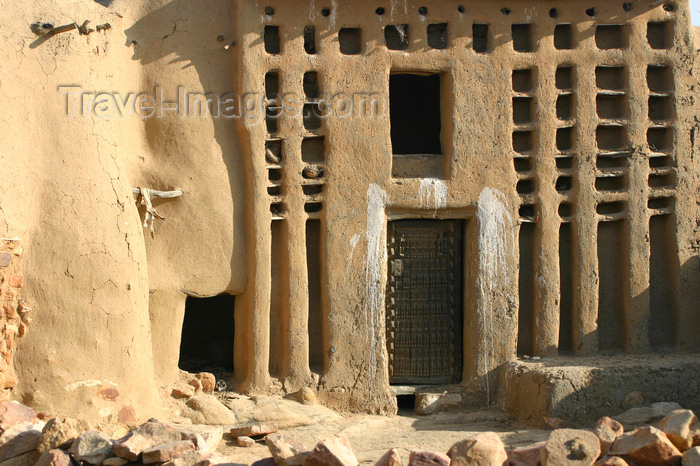 mali51: Mali - Dogon country - house for the village's eldest man - photo by E.Andersen - (c) Travel-Images.com - Stock Photography agency - Image Bank