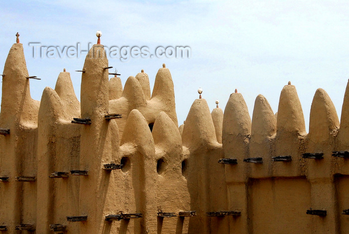 mali56: Djenné cercle, Mopti Region, Mali: walls of a mud brick Mosque in a village outside Djenne - built with of sun-baked mud bricks called 'ferey' a mud based mortar - photo by J.Pemberton - (c) Travel-Images.com - Stock Photography agency - Image Bank