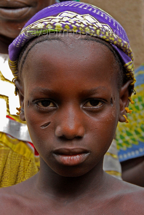 mali57: Djenné cercle, Mopti Region, Mali: girl with tribal scarification near Djenne - photo by J.Pemberton - (c) Travel-Images.com - Stock Photography agency - Image Bank
