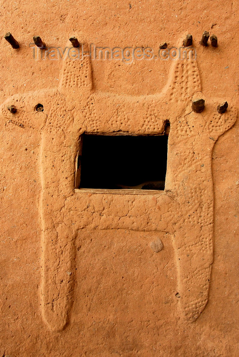 mali67: Bandiagara Escarpment, Dogon country, Mopti region, Mali: window decoration on a Dogon mud brick house - photo by J.Pemberton - (c) Travel-Images.com - Stock Photography agency - Image Bank