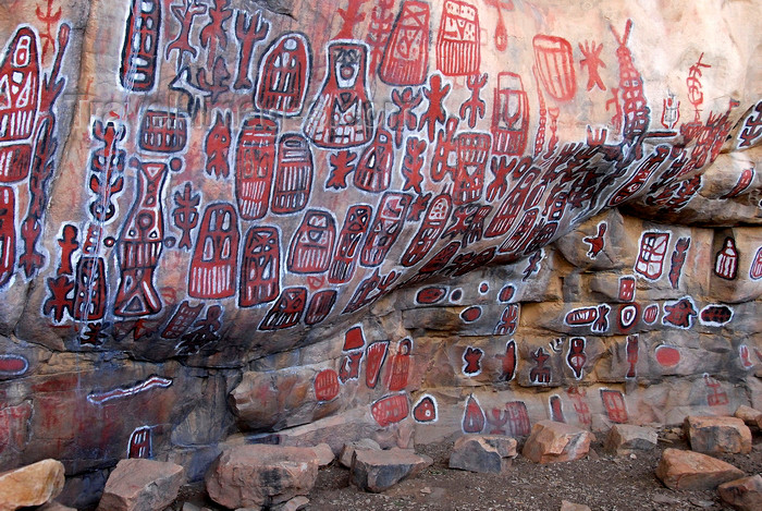 mali70: Bandiagara Escarpment, Dogon country, Mopti region, Mali: Songo village circumcision ceremony paintings - rock paintings on the great vault - photo by J.Pemberton - (c) Travel-Images.com - Stock Photography agency - Image Bank