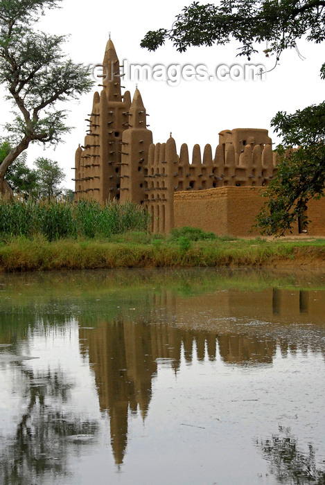 mali74: Bandiagara Escarpment area, Dogon country, Mopti region, Mali: Mosque reflected in a pond - mud architecture - photo by J.Pemberton - (c) Travel-Images.com - Stock Photography agency - Image Bank