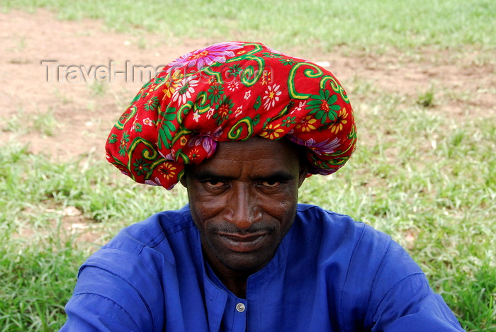 mali80: Kati,  Koulikoro Region, Mali: man with red head gear at cattle market - photo by J.Pemberton - (c) Travel-Images.com - Stock Photography agency - Image Bank