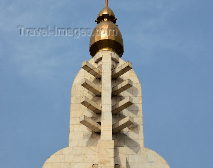 mali86: Bamako, Mali: golden top of the Independence Monument - Place de l'Independance roundabout, Quartier du Fleuve - photo by M.Torres - (c) Travel-Images.com - Stock Photography agency - Image Bank