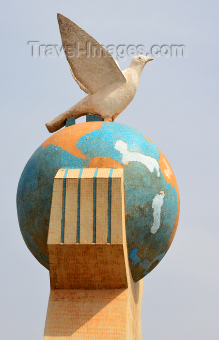 mali92: Bamako, Mali: Peace Monument - hands holding planet Earth with a peace dove - photo by M.Torres - (c) Travel-Images.com - Stock Photography agency - Image Bank