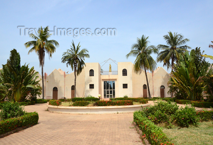 mali95: Bamako, Mali: garden and the Modibo Keita memorial - the first President of Mali - photo by M.Torres - (c) Travel-Images.com - Stock Photography agency - Image Bank